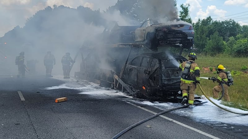 Vehicle fire leaves SB lanes of I-85 blocked in Lee County