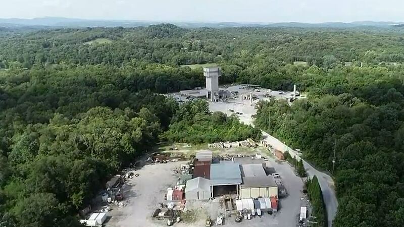 A collapse at a mine in east Tennessee has killed a worker and hurt two others.